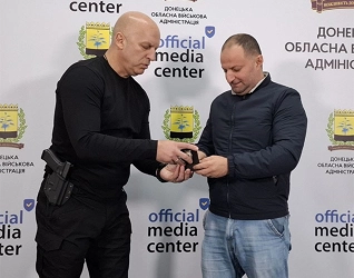 Военное руководство Донецкой области наградило сотрудника Report и Baku TV
