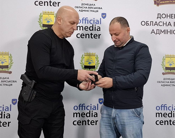 Военное руководство Донецкой области наградило сотрудника Report и Baku TV