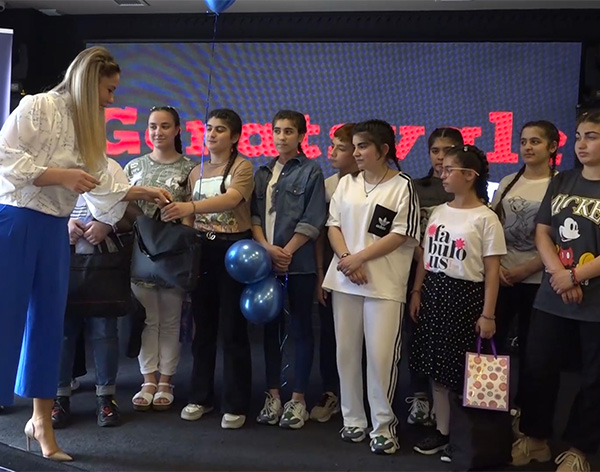 Global Media Group-un təşkilatçılığı ilə valideyn himayəsindən məhrum olmuş uşaqlar üçün tədbir keçirilib